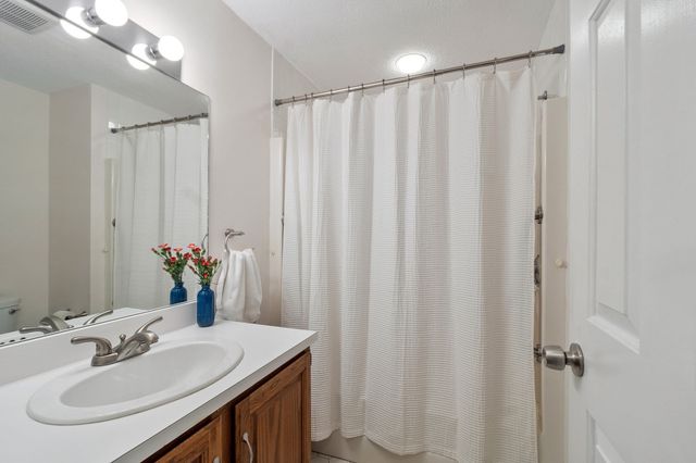 10 Ledgewood Way 10, Peabody, MA 01960