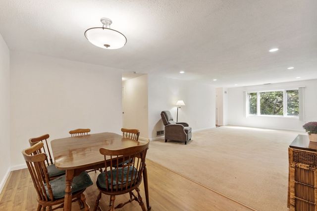 10 Ledgewood Way 10, Peabody, MA 01960
