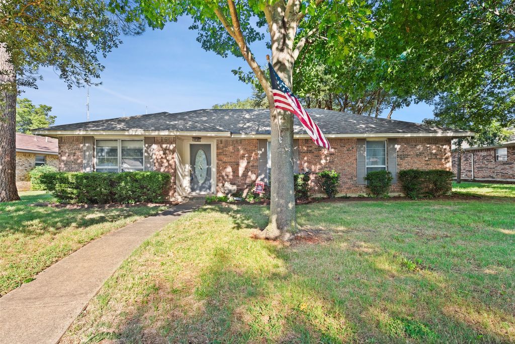 410 Daniel Lane, Cedar Hill, TX 75104