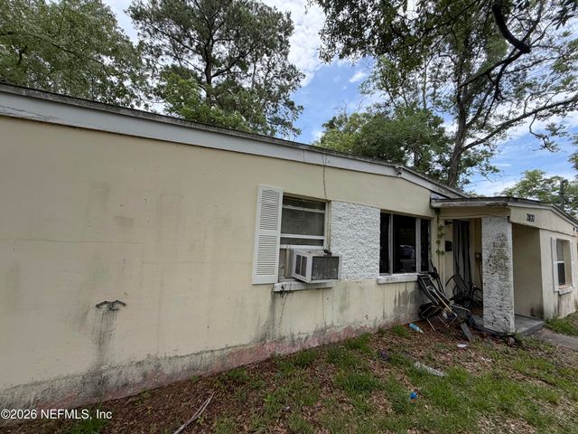 2837 LIPPIA Road, Jacksonville, FL 32209