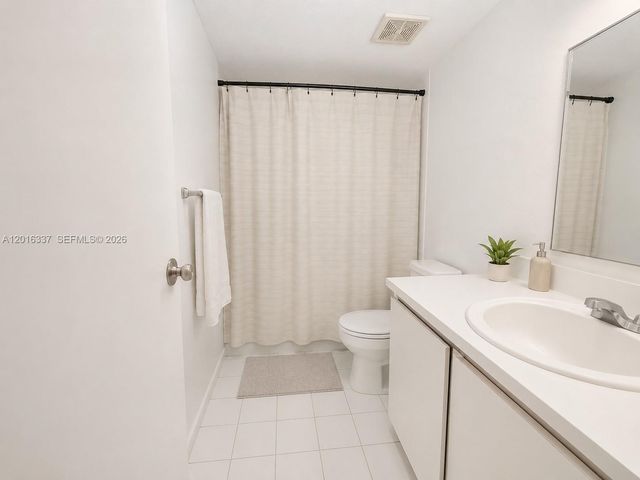 17901 NW 68th Avenue T103, Hialeah, FL 33015