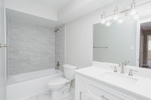 2846 W Touhy Avenue H, Chicago, IL 60645