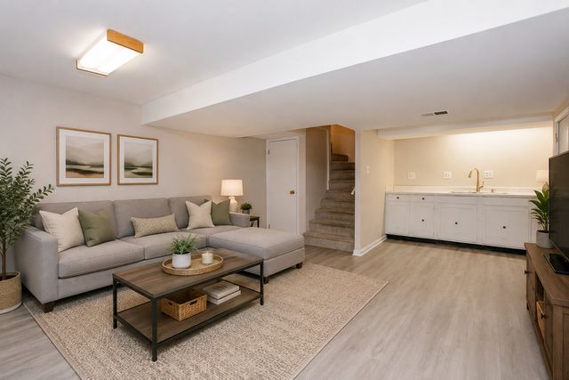 2846 W Touhy Avenue H, Chicago, IL 60645
