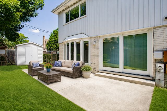 2846 W Touhy Avenue H, Chicago, IL 60645