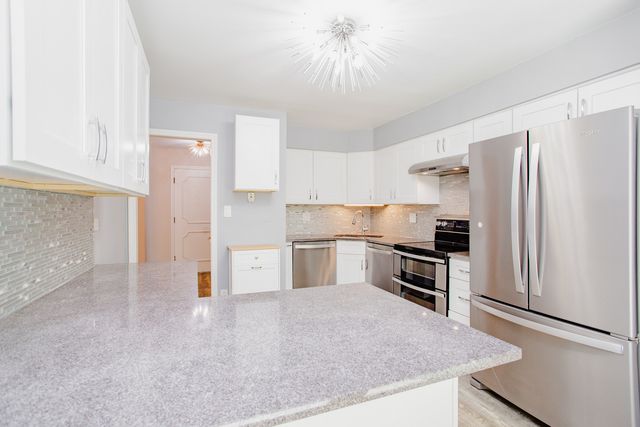 2846 W Touhy Avenue H, Chicago, IL 60645