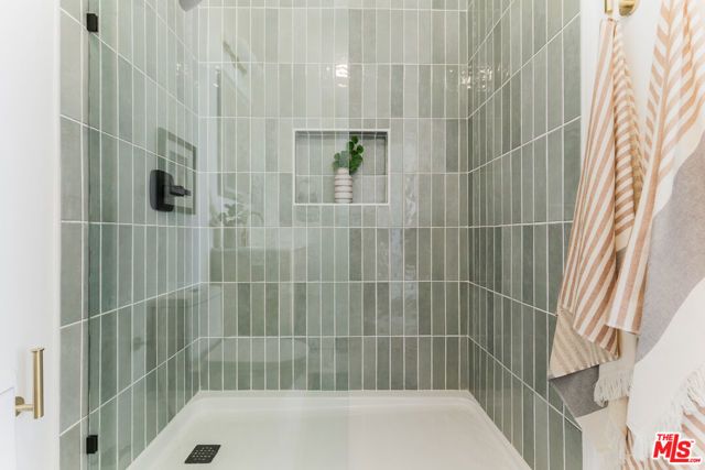 1221 5th Avenue 3, Los Angeles, CA 90019