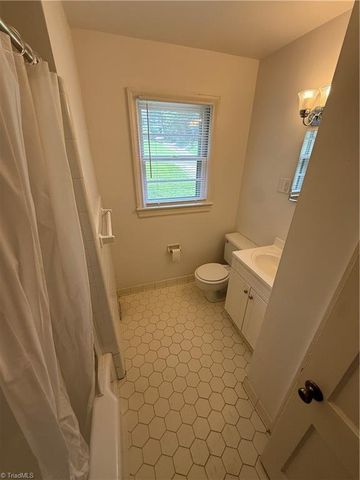 2403 Lyndhurst Avenue, Winston-salem, NC 27103