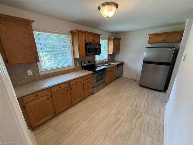 2403 Lyndhurst Avenue, Winston-salem, NC 27103