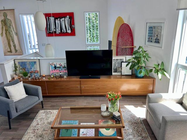 2851 N Buzz Court, Los Angeles, CA 90039