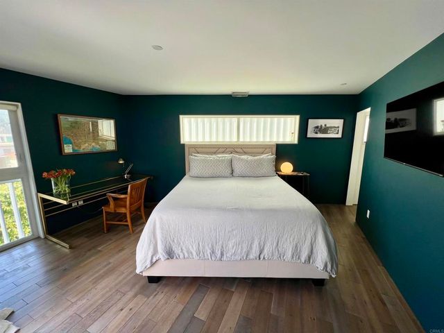 2851 N Buzz Court, Los Angeles, CA 90039