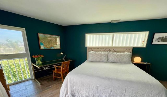 2851 N Buzz Court, Los Angeles, CA 90039