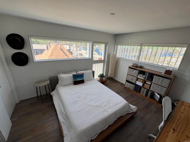 2851 N Buzz Court, Los Angeles, CA 90039