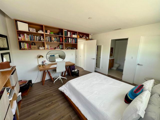 2851 N Buzz Court, Los Angeles, CA 90039