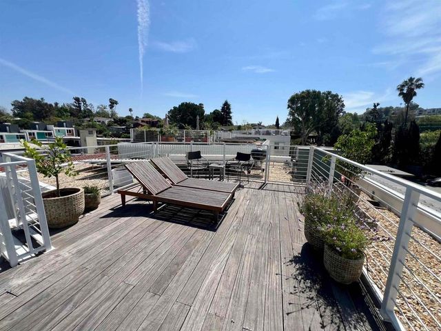 2851 N Buzz Court, Los Angeles, CA 90039