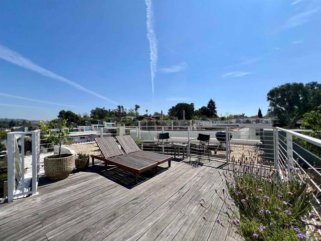 2851 N Buzz Court, Los Angeles, CA 90039