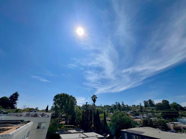 2851 N Buzz Court, Los Angeles, CA 90039