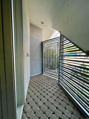 2851 N Buzz Court, Los Angeles, CA 90039