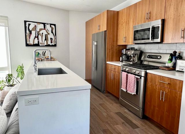 2851 N Buzz Court, Los Angeles, CA 90039