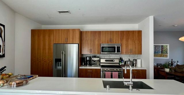 2851 N Buzz Court, Los Angeles, CA 90039