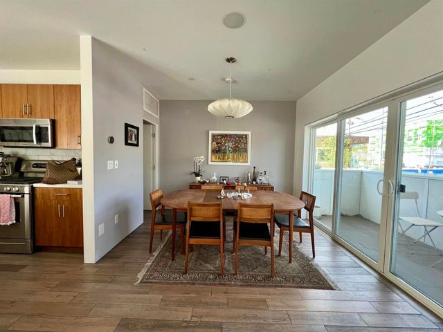 2851 N Buzz Court, Los Angeles, CA 90039