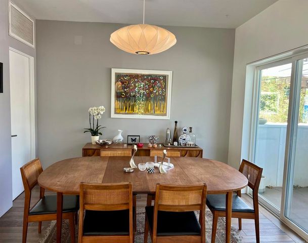 2851 N Buzz Court, Los Angeles, CA 90039