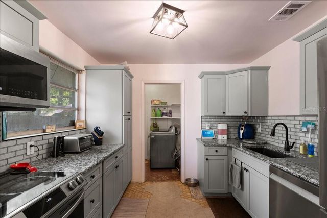 1636 NW 34TH PLACE, Gainesville, FL 32605