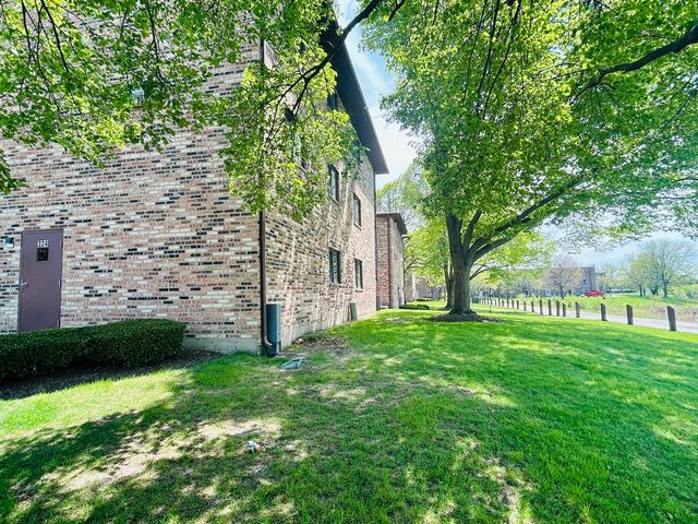 322 Klein Creek Court E, Carol Stream, IL 60188
