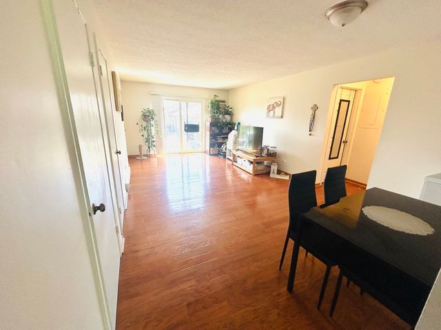 322 Klein Creek Court E, Carol Stream, IL 60188