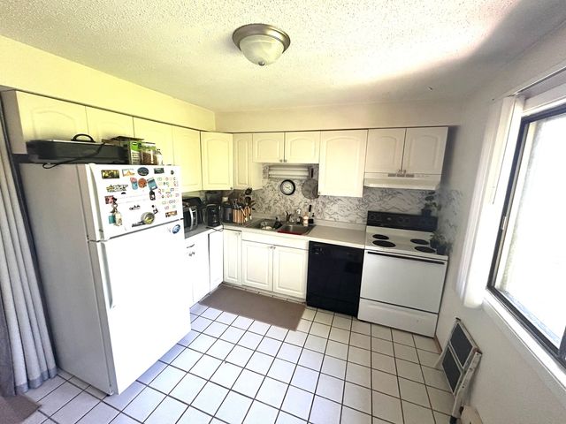 322 Klein Creek Court E, Carol Stream, IL 60188