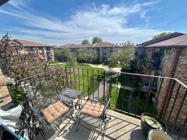 322 Klein Creek Court E, Carol Stream, IL 60188