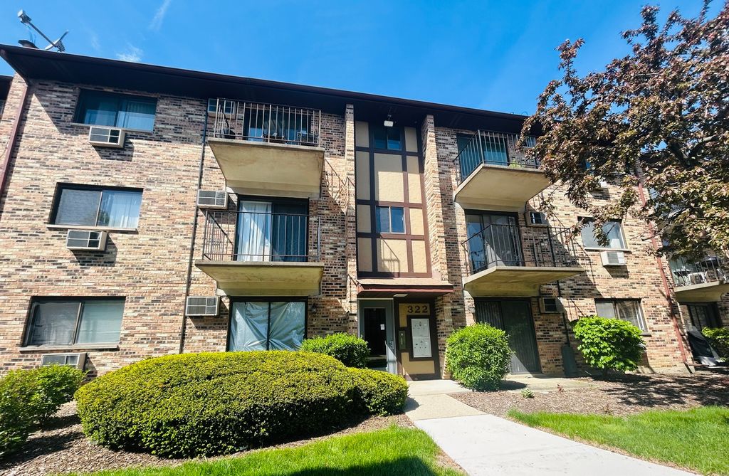 322 Klein Creek Court E, Carol Stream, IL 60188