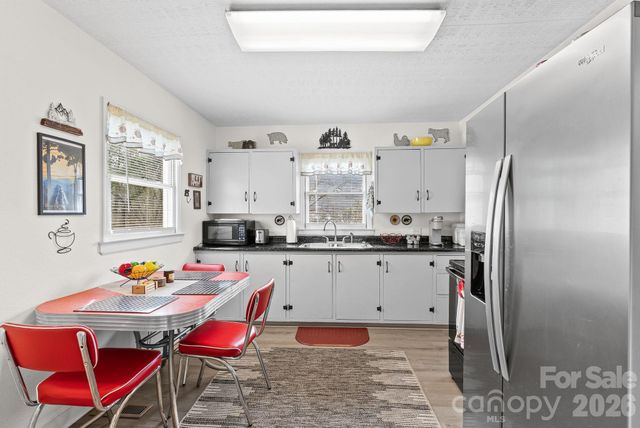 90 Pine Circle, Black Mountain, NC 28711