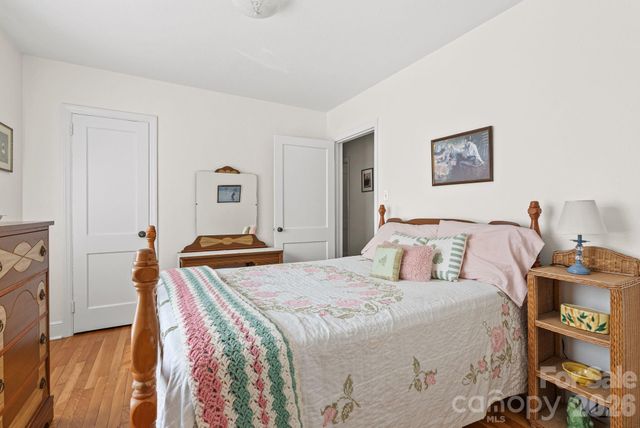 90 Pine Circle, Black Mountain, NC 28711