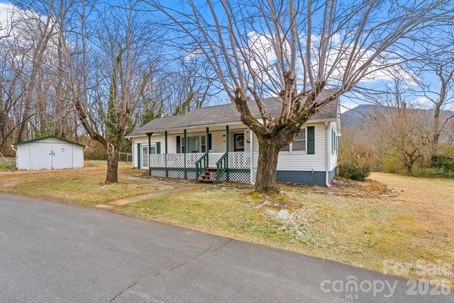 90 Pine Circle, Black Mountain, NC 28711