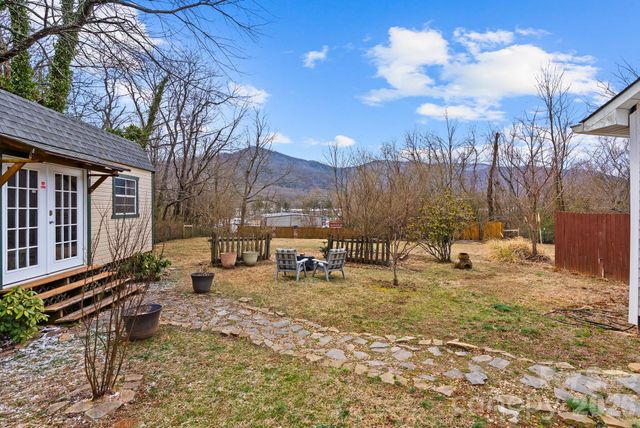 90 Pine Circle, Black Mountain, NC 28711