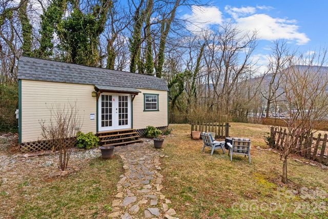 90 Pine Circle, Black Mountain, NC 28711