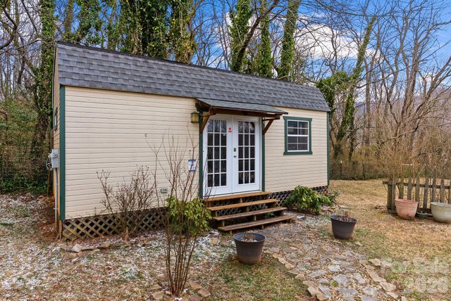 90 Pine Circle, Black Mountain, NC 28711