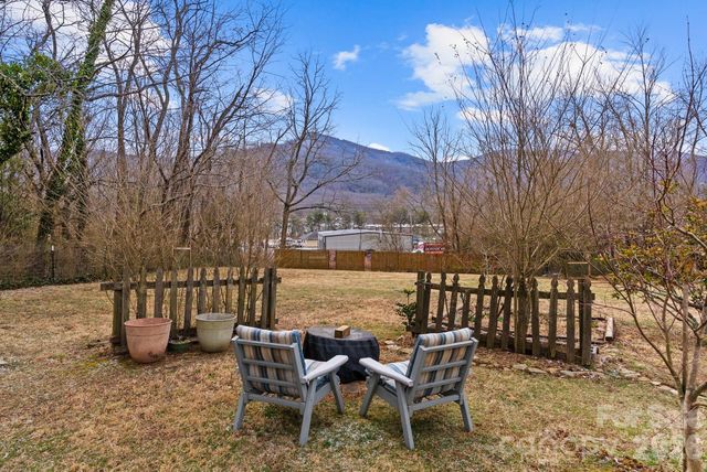 90 Pine Circle, Black Mountain, NC 28711