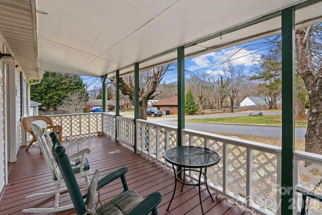 90 Pine Circle, Black Mountain, NC 28711
