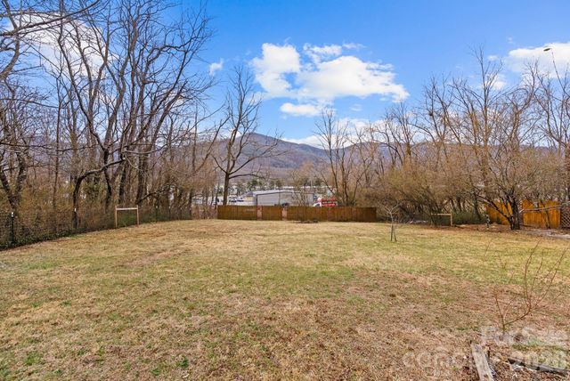 90 Pine Circle, Black Mountain, NC 28711