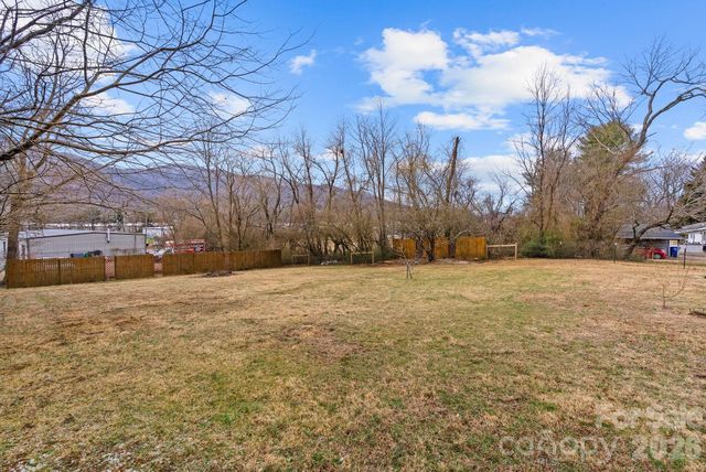 90 Pine Circle, Black Mountain, NC 28711
