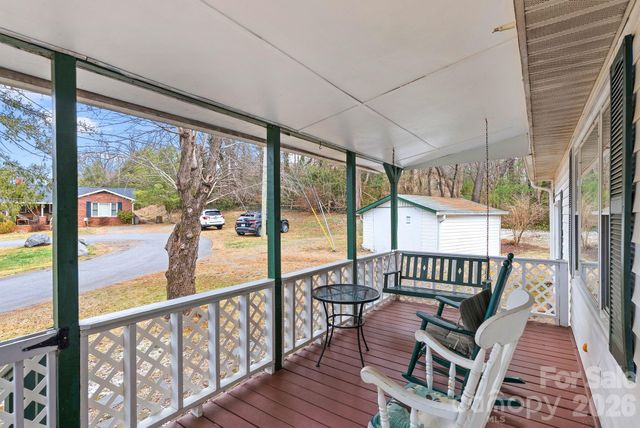 90 Pine Circle, Black Mountain, NC 28711