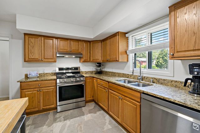 4724 Oregon Avenue N, New Hope, MN 55428