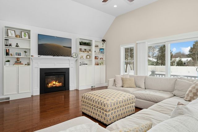 82 Pleasant Street 82, Medfield, MA 02052