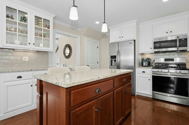 82 Pleasant Street 82, Medfield, MA 02052