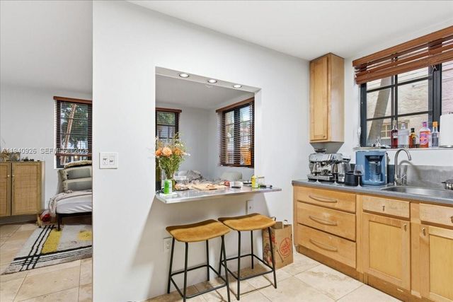 632 15th St, Miami Beach, FL 33139