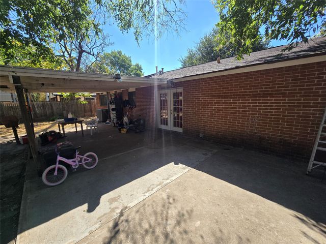 4641 Silver Lake Drive, Dallas, TX 75211