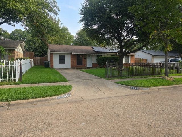4641 Silver Lake Drive, Dallas, TX 75211