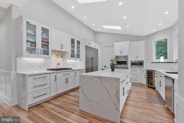 310 SPRINGVALE RD, Great Falls, VA 22066