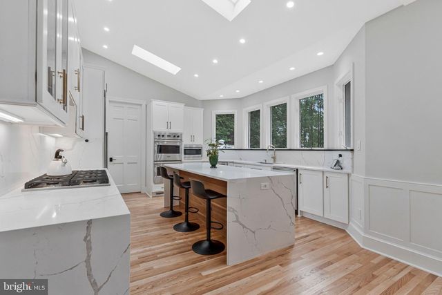 310 SPRINGVALE RD, Great Falls, VA 22066